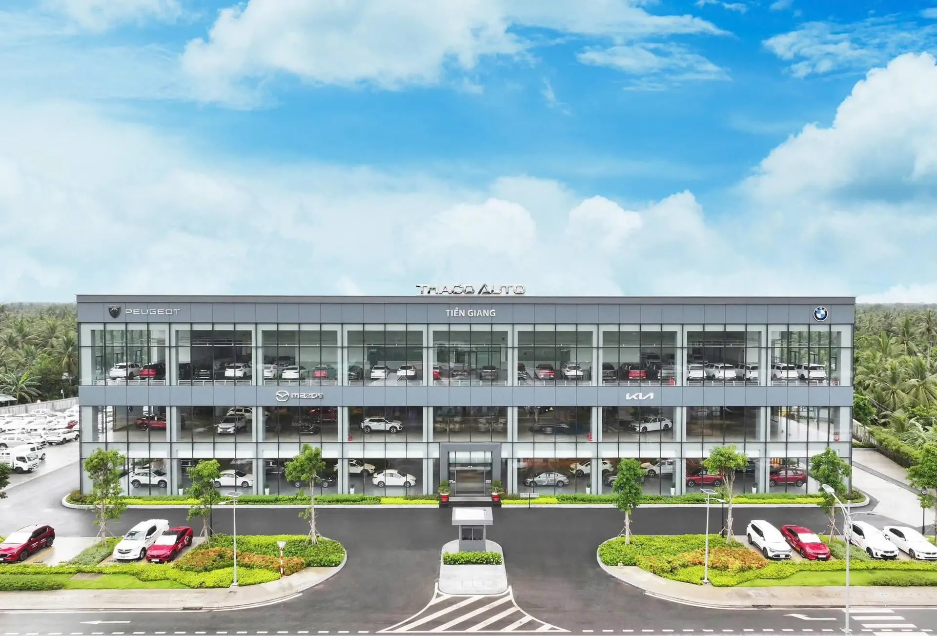 TỔ HỢP SHOWROOM XE DU LỊCH ĐA THƯƠNG HIỆU MỸ THO