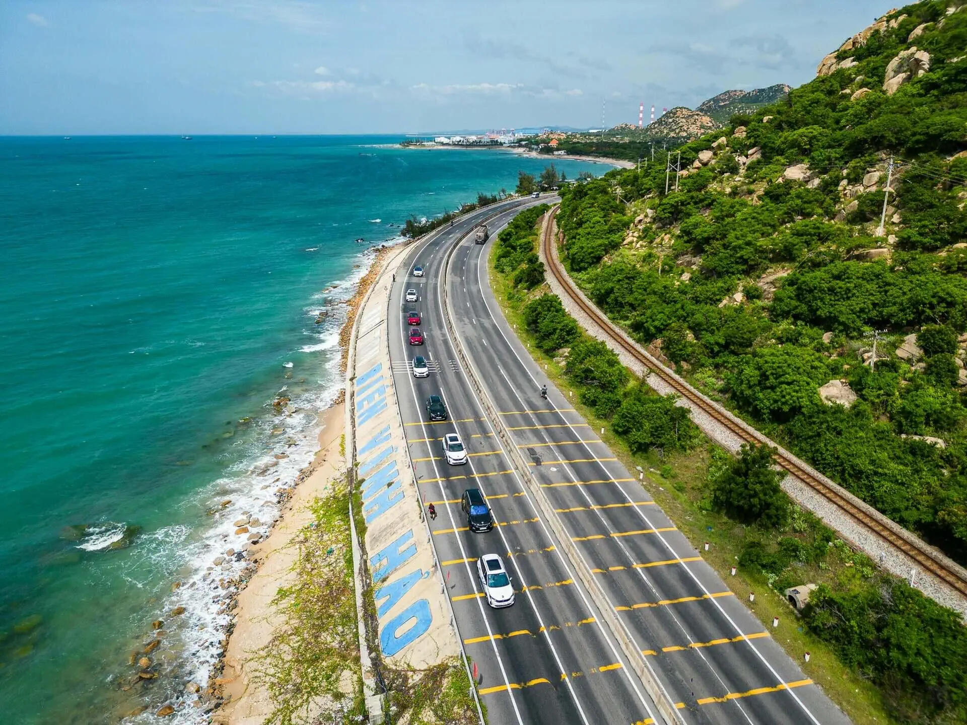 THACO AUTO kết nối khách hàng trên cả nước với chuỗi hành trình khám phá các địa danh Việt Nam