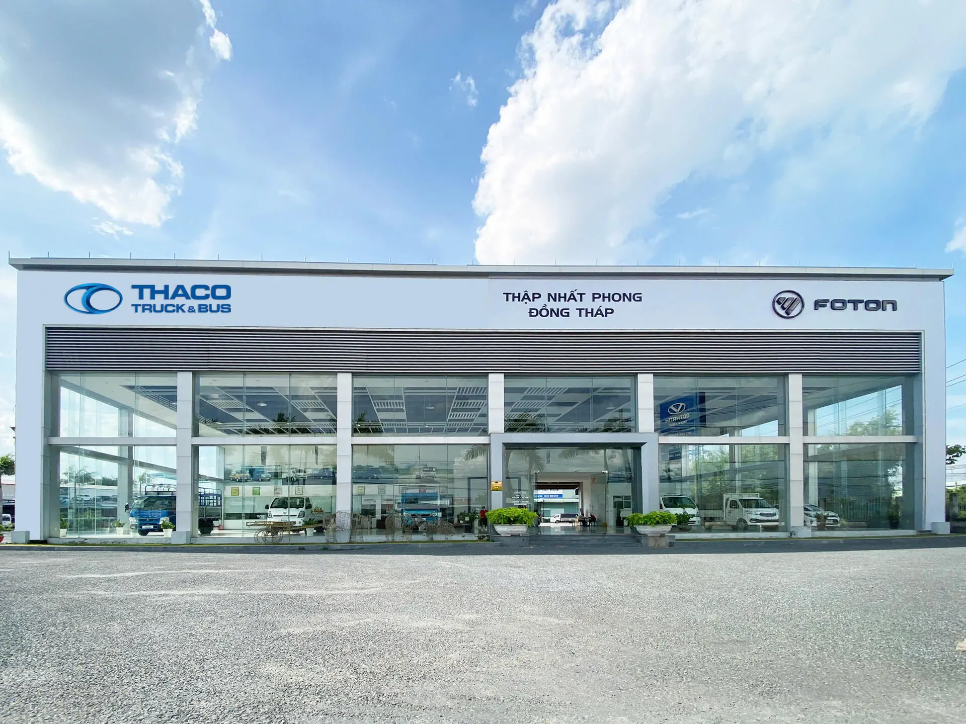 SHOWROOM TẢI, BUS - ĐẠI LÝ THẬP NHẤT PHONG